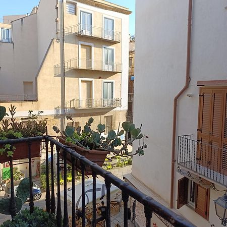 Apartamento La Dimora Del Marchese Notarbartolo Palermo Exterior foto